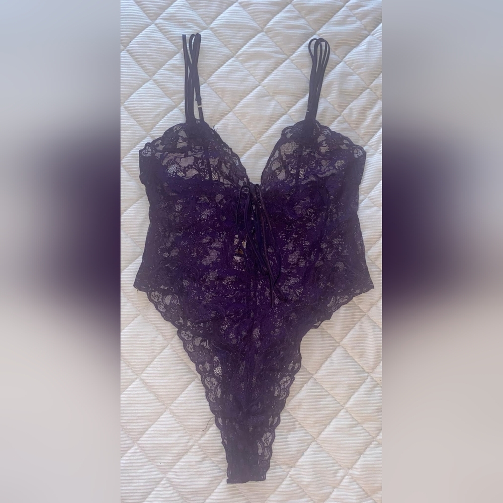 Vtg Victoria’s Secret gold label lace bodysuit
